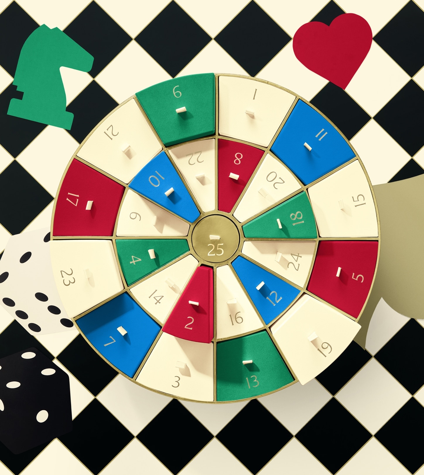 Calendario de adviento colorido con caja de dardos sobre fondo de tablero de ajedrez con naipes y dados, que anticipa una colecc